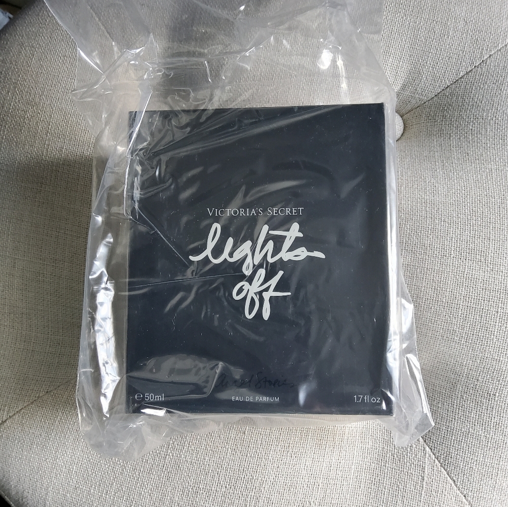 Victoria's Secret Lights Off Eau de Parfum in Black